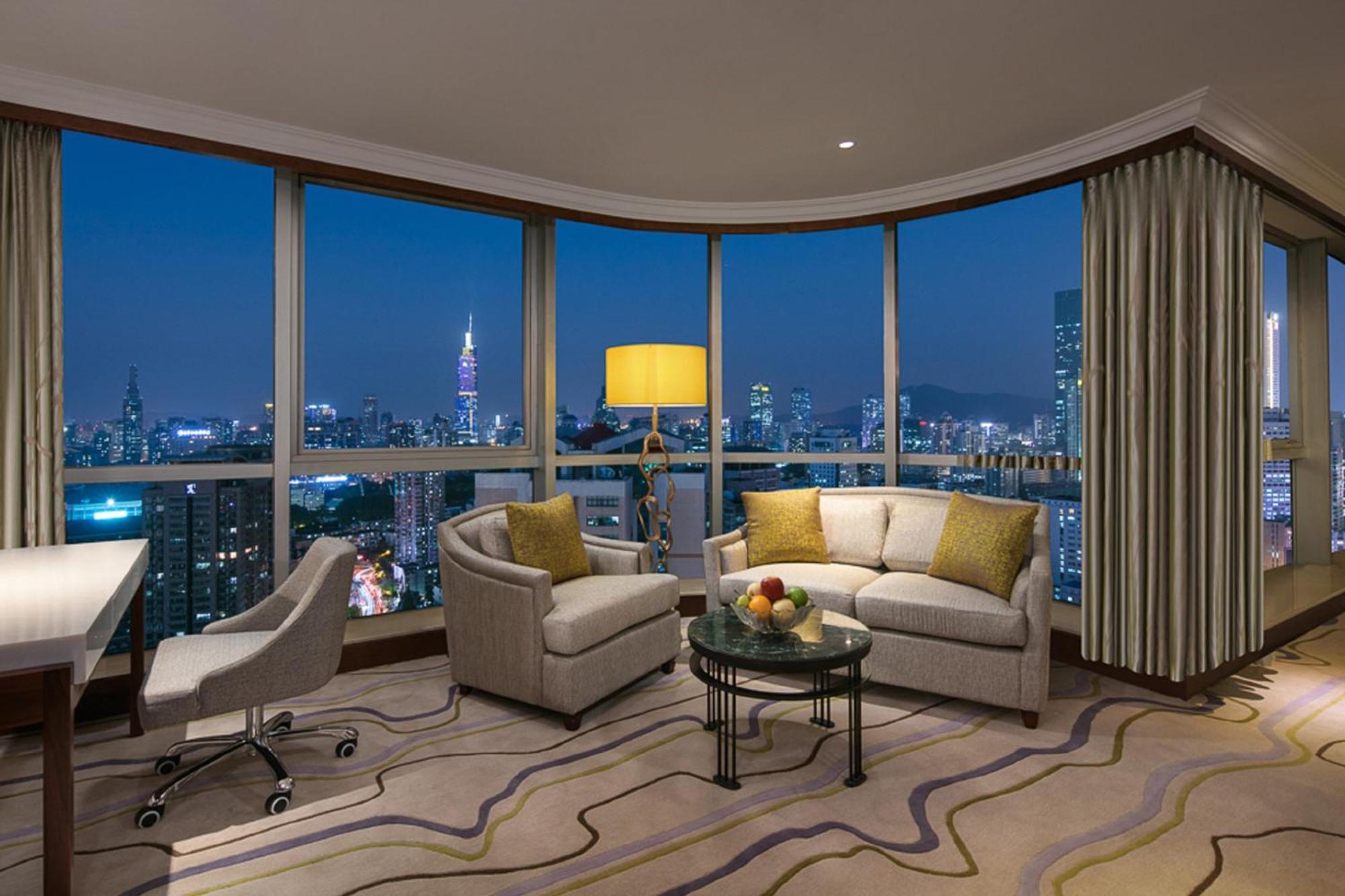 Sheraton Nanjing Kingsley Hotel & Towers Exterior photo