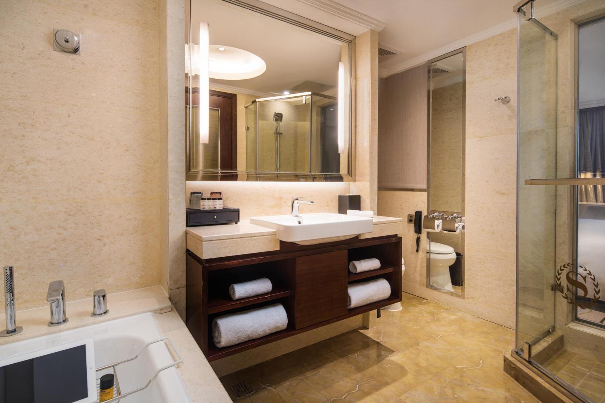 Sheraton Nanjing Kingsley Hotel & Towers Exterior photo
